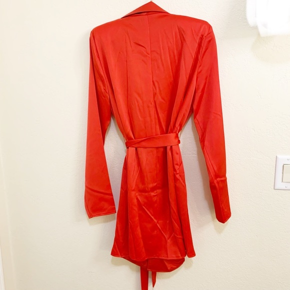 ASOS RED SATIN NOTCH COLLAR LONG BELTED BLAZER - Picture 2 of 7